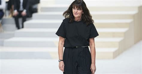 chanel stilista attuale|Virginie Viard: chi è ora la stilista di Chanel dopo Karl Lagerfeld.